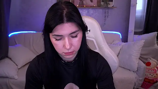 Snapshot of EmilyCandyy chatting on 13, 11, 2025 EmilyCandyy online show from 13, 11, 2025