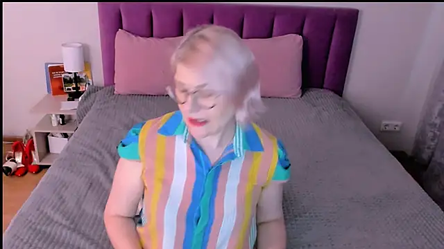 sabrinamacmarren online show from 4, 12, 2025