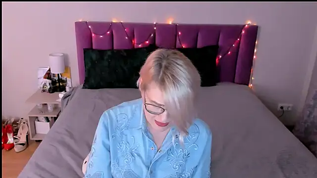 sabrinamacmarren online show from 22, 12, 2025