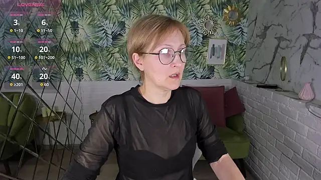 Snapshot of Paris_Cherry chatting on 7, 2, 2026 Paris Cherry online show from 7, 2, 2026