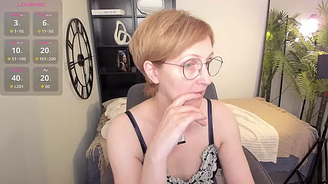 Snapshot of Paris_Cherry chatting on 19, 5, 2026 Paris Cherry online show from 19, 5, 2026