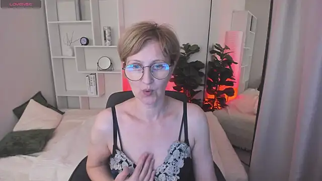 Snapshot of Paris_Cherry chatting on 7, 6, 2026 Paris Cherry online show from 7, 6, 2026