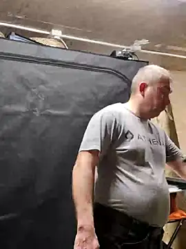 Snapshot of IronedTitan chatting on 4, 12, 2024 IronedTitan online show from 4, 12, 2024