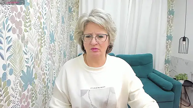 EvelynJoyful online show from 10, 3, 2025