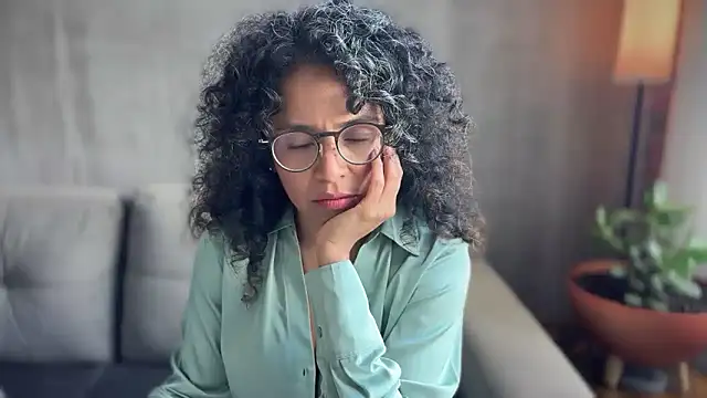 Snapshot of illaroom chatting on 6, 10, 2025 illaroom online show from 6, 10, 2025