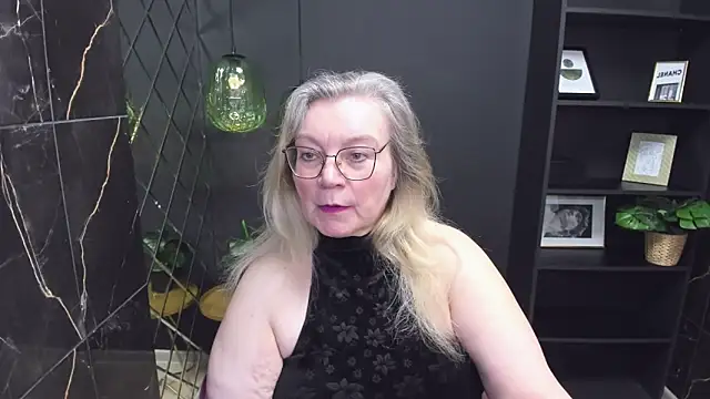 Snapshot of NataliMellow chatting on 8, 2, 2025 NataliMellow online show from 8, 2, 2025