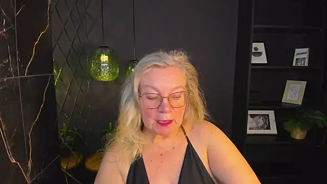 Snapshot of NataliMellow chatting on 21, 10, 2025 NataliMellow online show from 21, 10, 2025