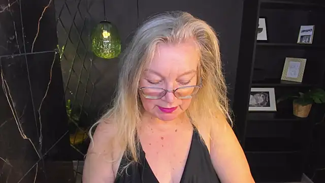 Snapshot of NataliMellow chatting on 27, 10, 2025 NataliMellow online show from 27, 10, 2025