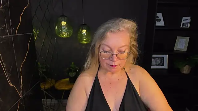 Snapshot of NataliMellow chatting on 4, 11, 2025 NataliMellow online show from 4, 11, 2025