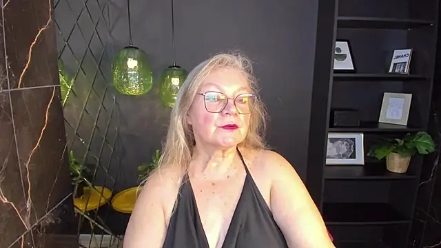 Snapshot of NataliMellow chatting on 7, 11, 2025 NataliMellow online show from 7, 11, 2025