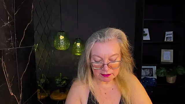 Snapshot of NataliMellow chatting on 13, 11, 2025 NataliMellow online show from 13, 11, 2025