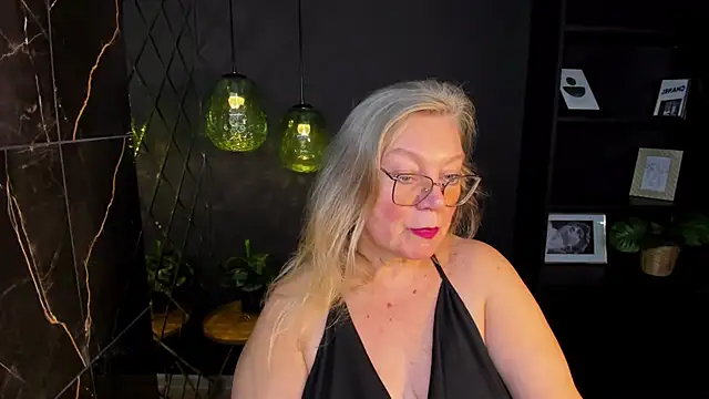 Snapshot of NataliMellow chatting on 21, 11, 2025 NataliMellow online show from 21, 11, 2025