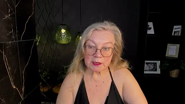 Snapshot of NataliMellow chatting on 22, 11, 2025 NataliMellow online show from 22, 11, 2025