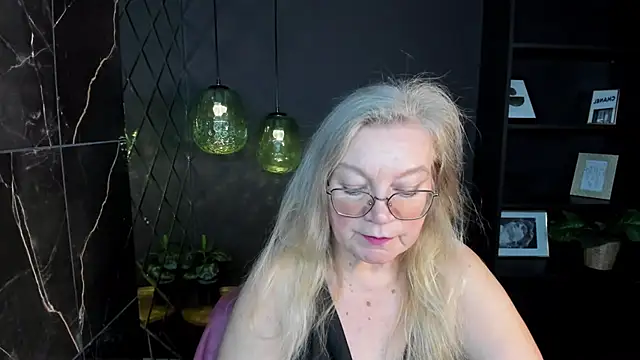 Snapshot of NataliMellow chatting on 28, 11, 2025 NataliMellow online show from 28, 11, 2025