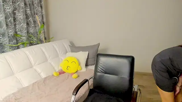 Snapshot of Fritha chatting on 14, 3, 2025 Fritha online show from 14, 3, 2025