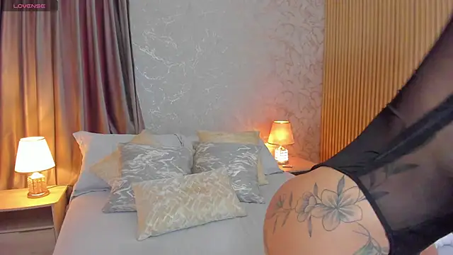 Sarah Stone  online show from 18, 10, 2025