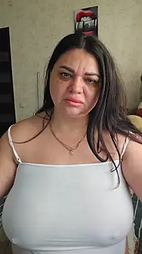 Snapshot of littleRikka chatting on 6, 4, 2026 littleRikka online show from 6, 4, 2026