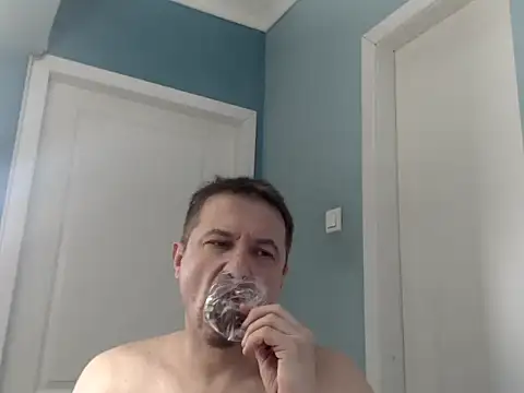Snapshot of MisterFaithRO chatting on 5, 5, 2026 MisterFaithRO online show from 5, 5, 2026