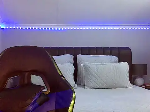 BOOTYBANGER24xx online show from 4, 11, 2025