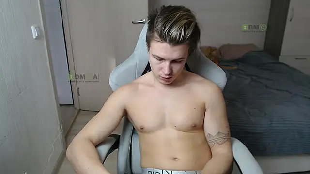 Snapshot of Sunny-Girl1 chatting on 8, 3, 2025 Sunny-Girl1 online show from 8, 3, 2025