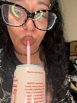 Snapshot of PichyPrettyPussy chatting on 16, 11, 2025 PichyPrettyPussy online show from 16, 11, 2025