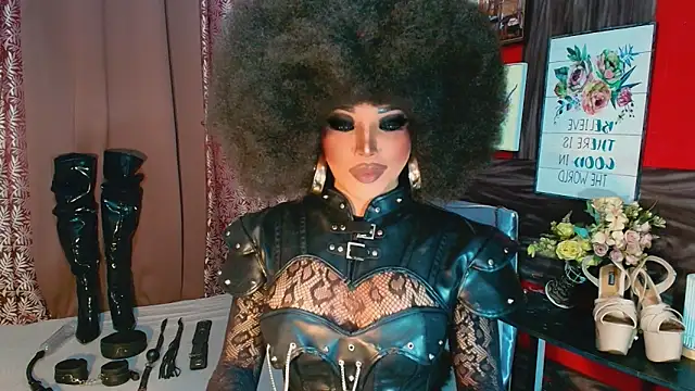 Snapshot of trixxielicious chatting on 5, 12, 2025 trixxielicious online show from 5, 12, 2025