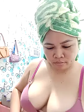 Snapshot of XXLorie_02 chatting on 2, 10, 2025 XXLorie 02 online show from 2, 10, 2025