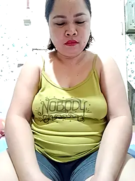 Snapshot of XXLorie_02 chatting on 6, 10, 2025 XXLorie 02 online show from 6, 10, 2025