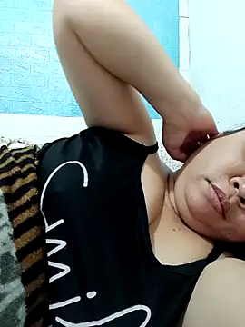 Snapshot of XXLorie_02 chatting on 23, 10, 2025 XXLorie 02 online show from 23, 10, 2025