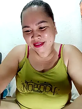 Snapshot of XXLorie_02 chatting on 25, 10, 2025 XXLorie 02 online show from 25, 10, 2025