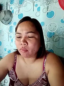 Snapshot of XXLorie_02 chatting on 9, 11, 2025 XXLorie 02 online show from 9, 11, 2025