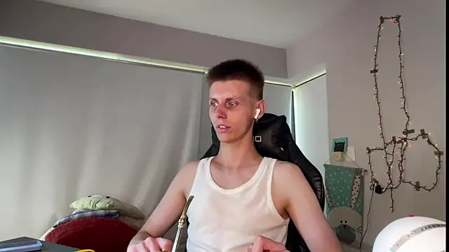 Snapshot of vladdymeow chatting on 29, 12, 2024 vladdymeow online show from 29, 12, 2024