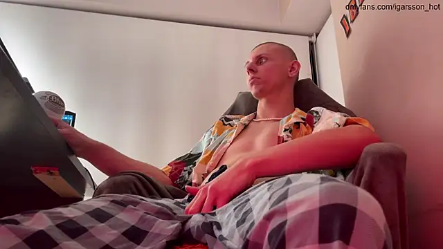 Snapshot of vladdymeow chatting on 28, 10, 2025 vladdymeow online show from 28, 10, 2025