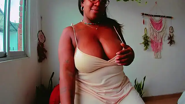 Adrilovechocolate online show from 5, 12, 2024