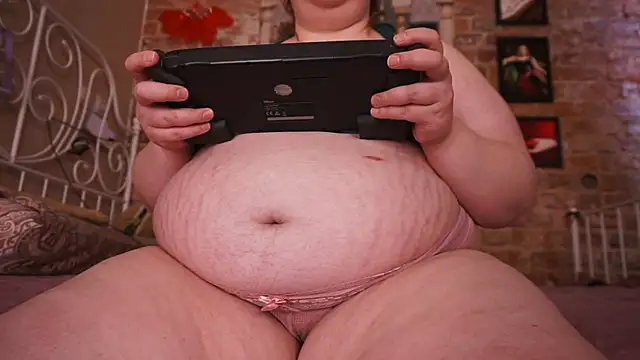 Snapshot of Evelively chatting on 3, 5, 2026 Evelively online show from 3, 5, 2026