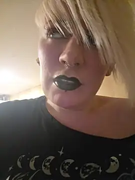 Snapshot of PinkTheHawk chatting on 9, 6, 2026 PinkTheHawk online show from 9, 6, 2026