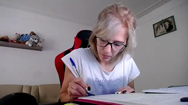 SexxyLety online show from 6, 10, 2025