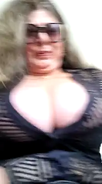 Snapshot of emma_tour chatting on 13, 1, 2025 emma tour online show from 13, 1, 2025