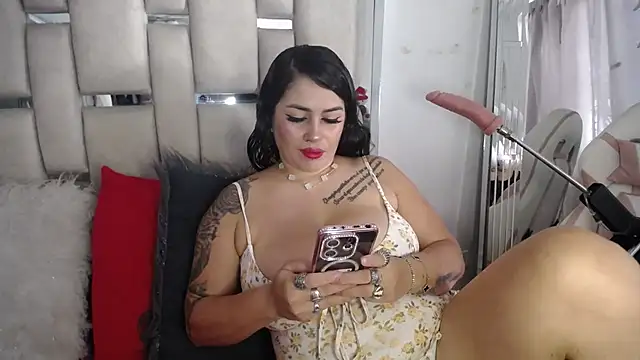 Snapshot of chelaqueen_ chatting on 10, 10, 2025 chelaqueen online show from 10, 10, 2025