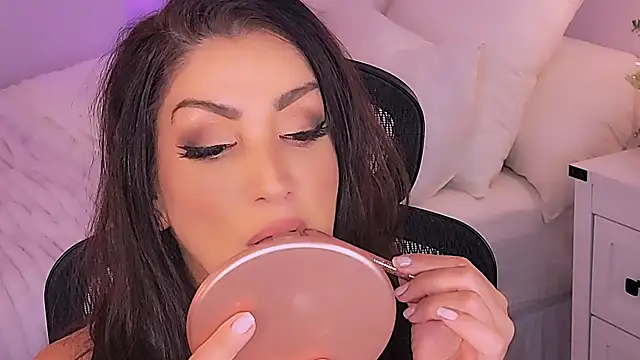 Snapshot of Wonderful_Woman chatting on 20, 12, 2025 Wonderful Woman online show from 20, 12, 2025