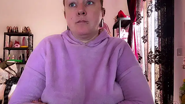 kisicaxx online show from 3, 3, 2026