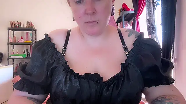 kisicaxx online show from 25, 6, 2026