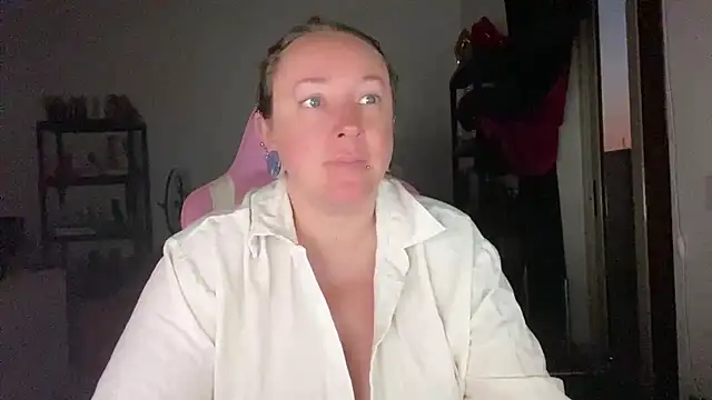 kisicaxx online show from 17, 7, 2026
