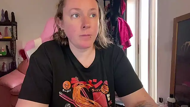 kisicaxx online show from 30, 7, 2026
