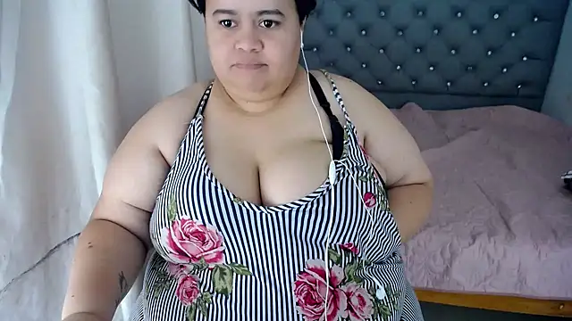 Snapshot of hotlesby4uxxx chatting on 18, 12, 2024 hotlesby4uxxx online show from 18, 12, 2024