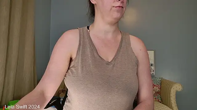 Snapshot of LeiaSwift chatting on 9, 12, 2024 LeiaSwift online show from 9, 12, 2024