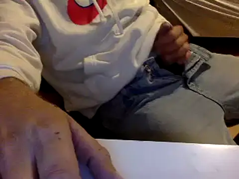 Snapshot of BADGUY2021 chatting on 12, 1, 2025 BADGUY2021 online show from 12, 1, 2025