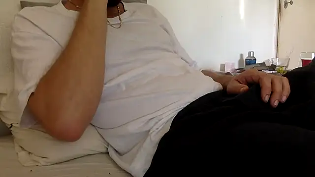 Snapshot of BADGUY2021 chatting on 2, 11, 2025 BADGUY2021 online show from 2, 11, 2025