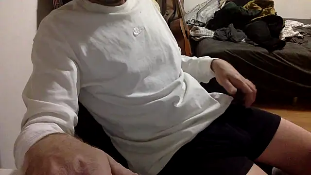 Snapshot of BADGUY2021 chatting on 17, 12, 2025 BADGUY2021 online show from 17, 12, 2025