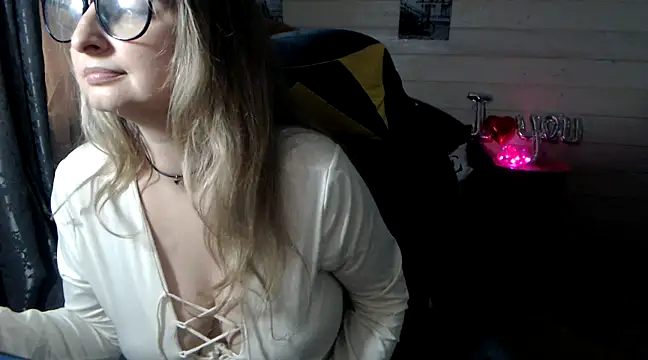 RubiLakros online show from 4, 3, 2025